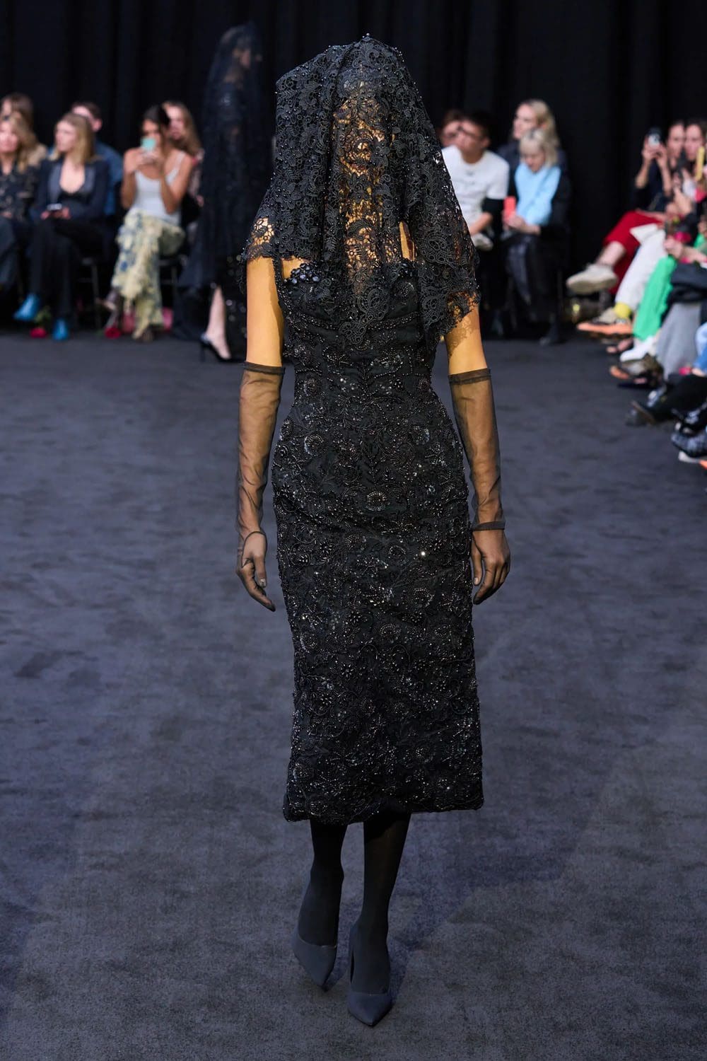 Richard Quinn Primavera Estate 2023 Londra Runway Magazine