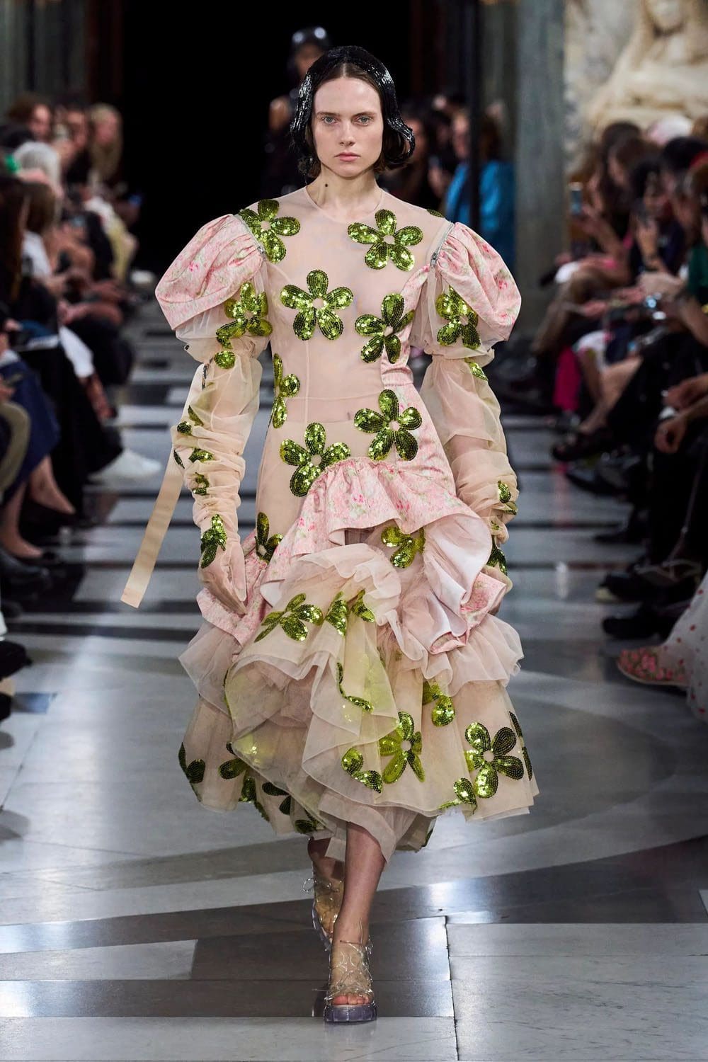 シモーネ・ロシャ 春夏 2023 ロンドン Runway 雑誌