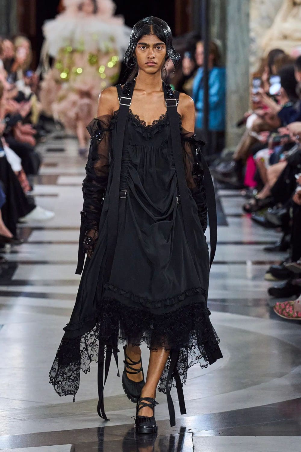 シモーネ・ロシャ 春夏 2023 ロンドン Runway 雑誌