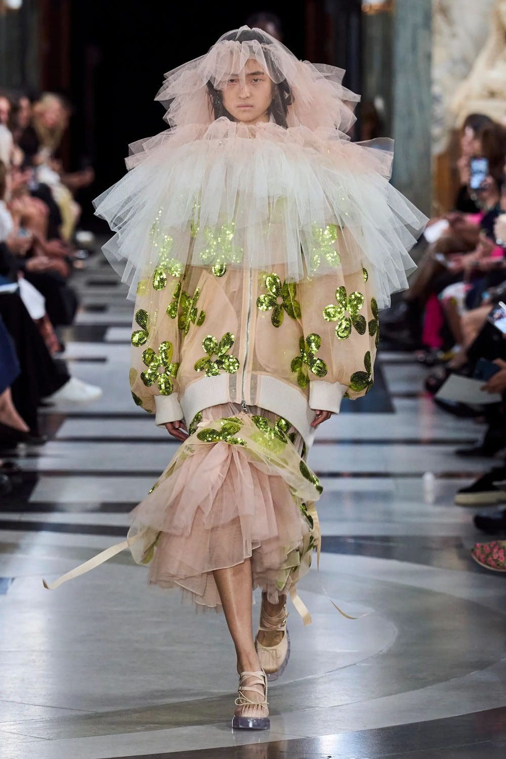 シモーネ・ロシャ 春夏 2023 ロンドン Runway 雑誌