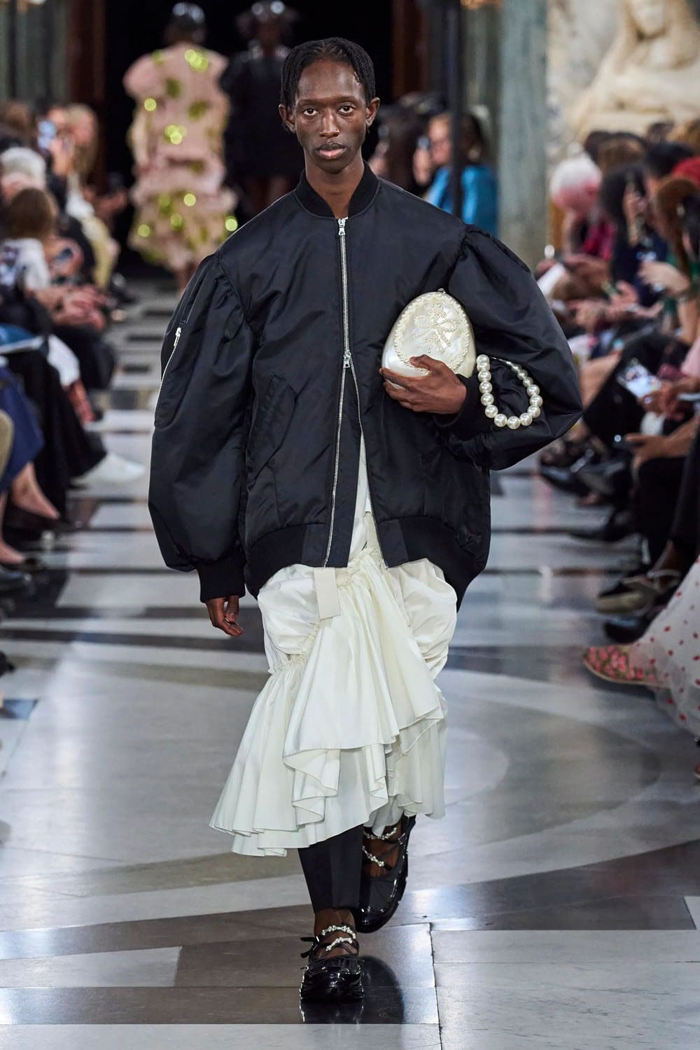シモーネ・ロシャ 春夏 2023 ロンドン Runway 雑誌