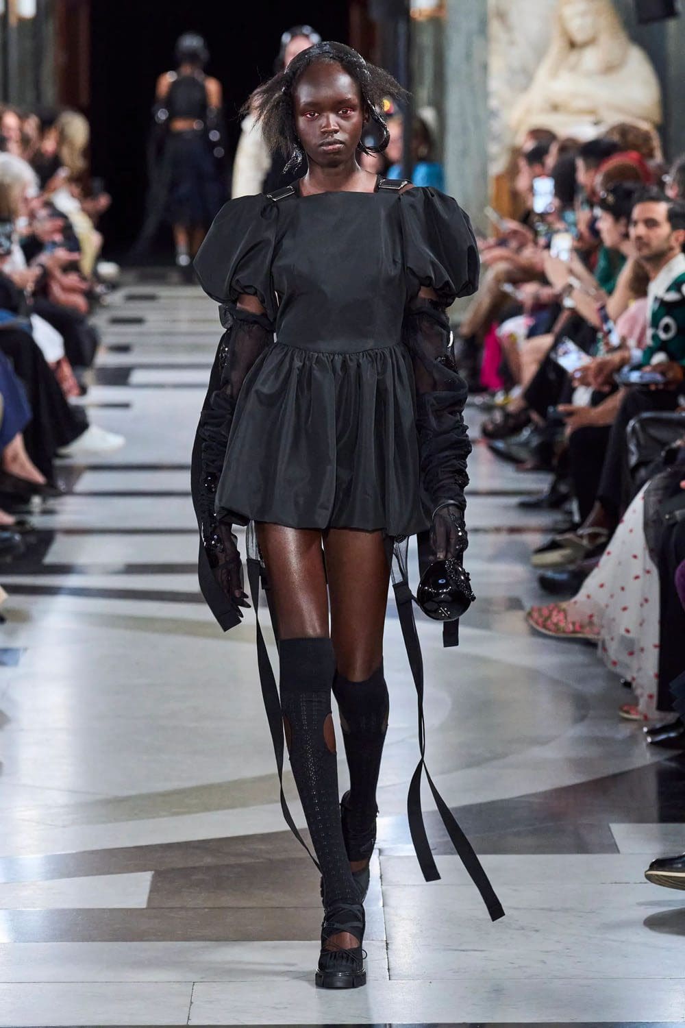 シモーネ・ロシャ 春夏 2023 ロンドン Runway 雑誌