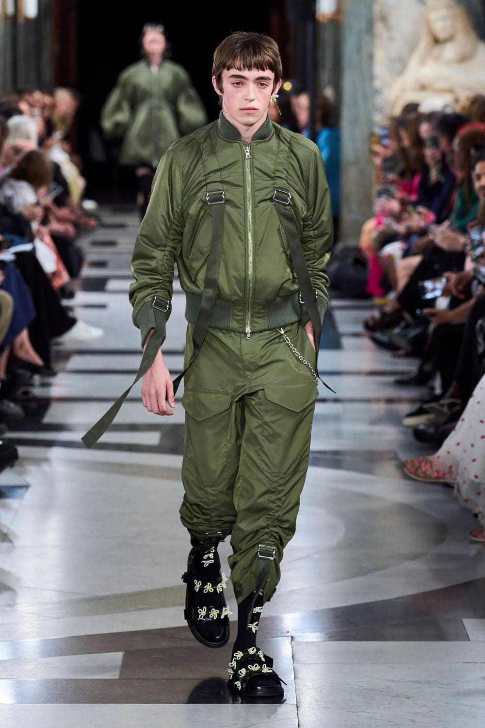 シモーネ・ロシャ 春夏 2023 ロンドン Runway 雑誌