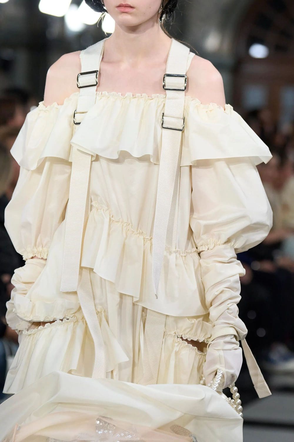 シモーネ・ロシャ 春夏 2023 ロンドン Runway 雑誌