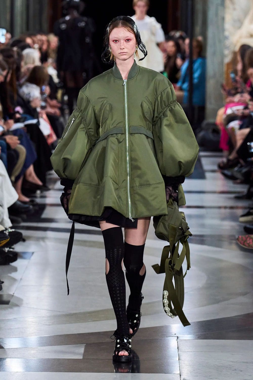 シモーネ・ロシャ 春夏 2023 ロンドン Runway 雑誌