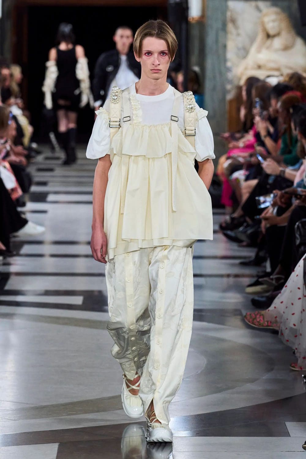 シモーネ・ロシャ 春夏 2023 ロンドン Runway 雑誌