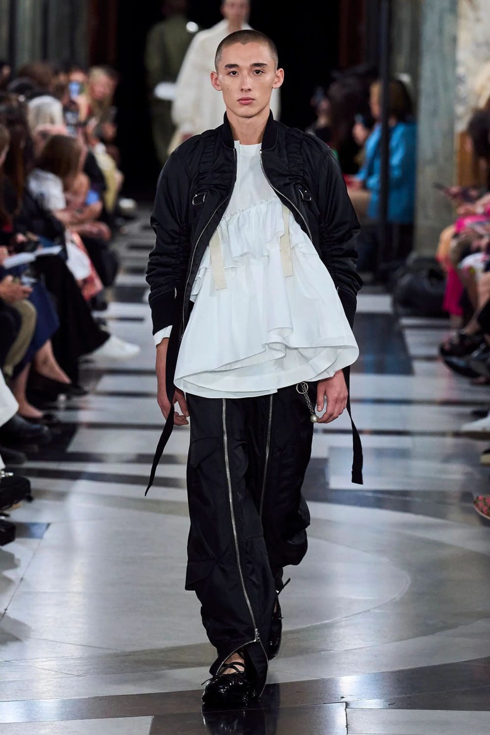シモーネ・ロシャ 春夏 2023 ロンドン Runway 雑誌