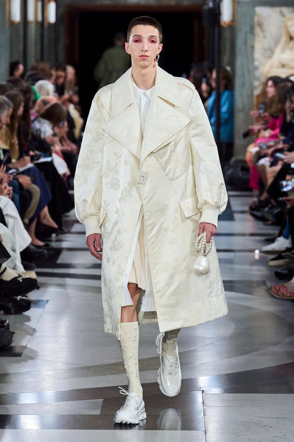シモーネ・ロシャ 春夏 2023 ロンドン Runway 雑誌