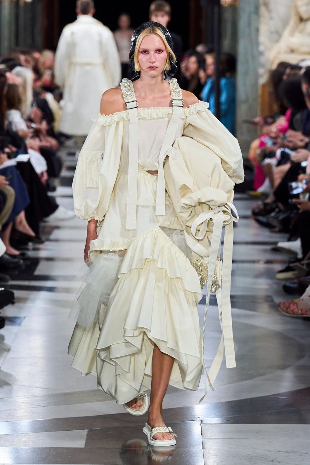 シモーネ・ロシャ 春夏 2023 ロンドン Runway 雑誌
