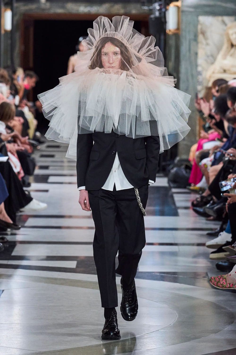 シモーネ・ロシャ 春夏 2023 ロンドン Runway 雑誌