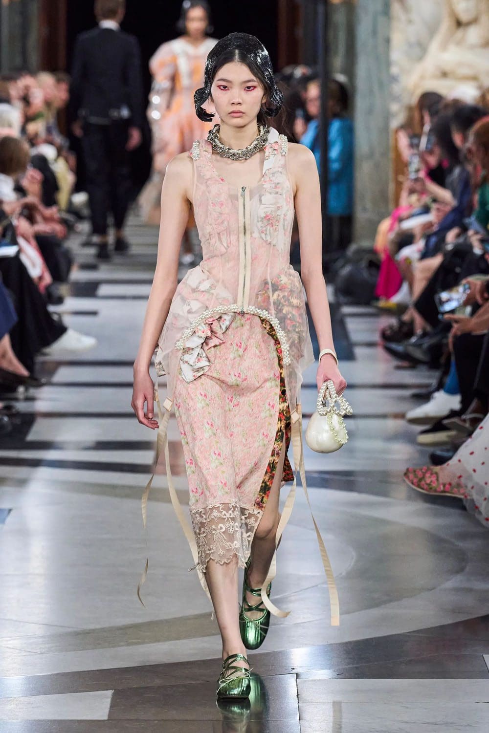 シモーネ・ロシャ 春夏 2023 ロンドン Runway 雑誌