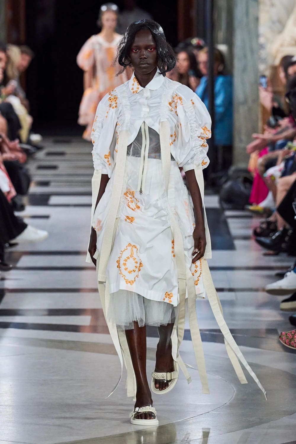 シモーネ・ロシャ 春夏 2023 ロンドン Runway 雑誌