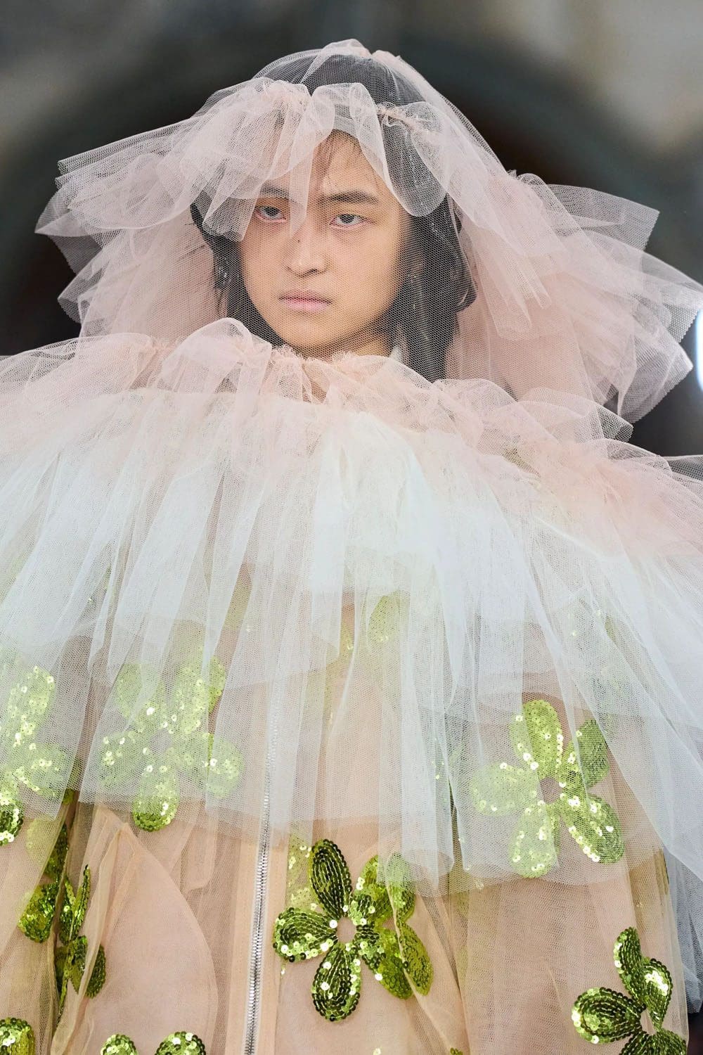 シモーネ・ロシャ 春夏 2023 ロンドン Runway 雑誌