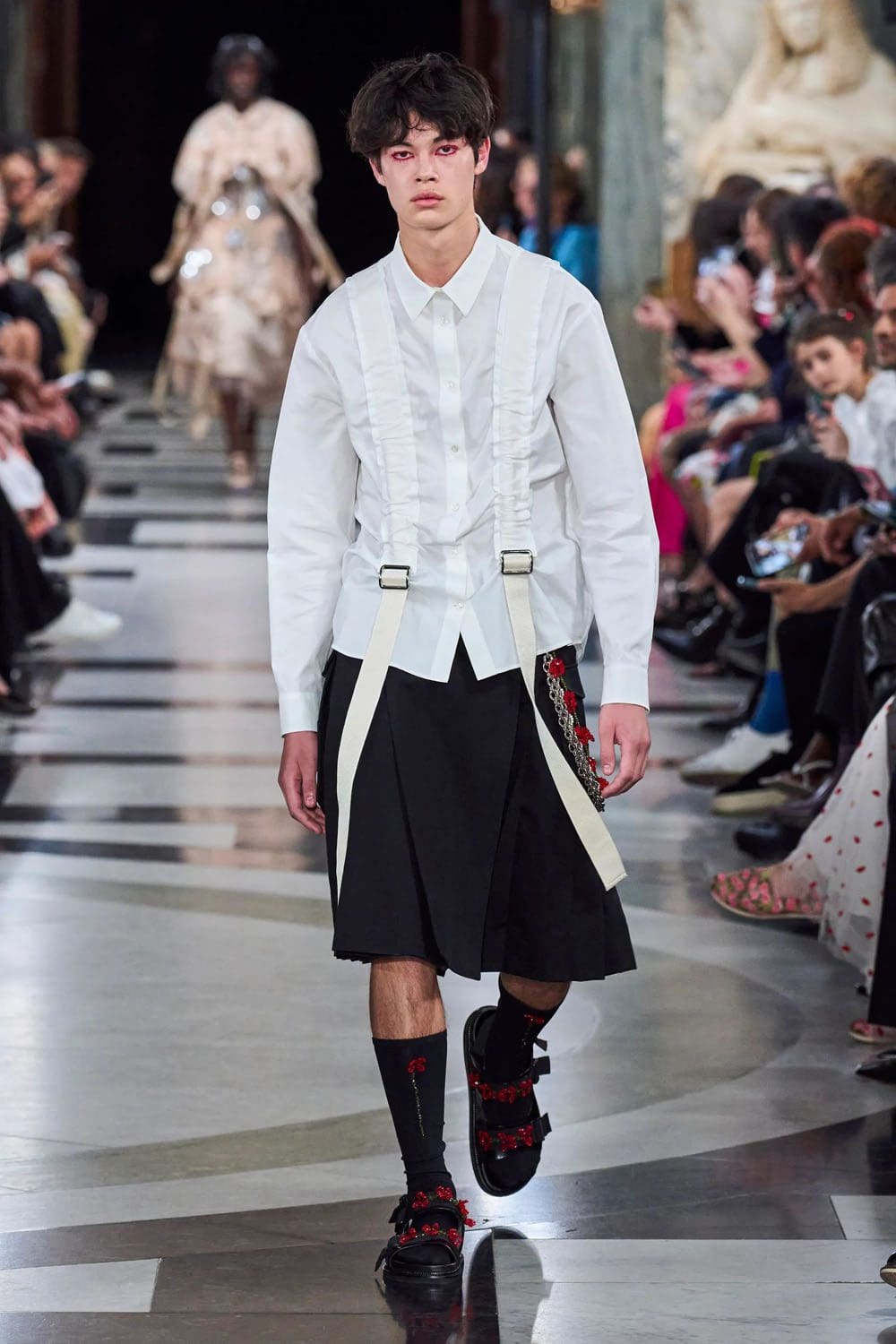 シモーネ・ロシャ 春夏 2023 ロンドン Runway 雑誌