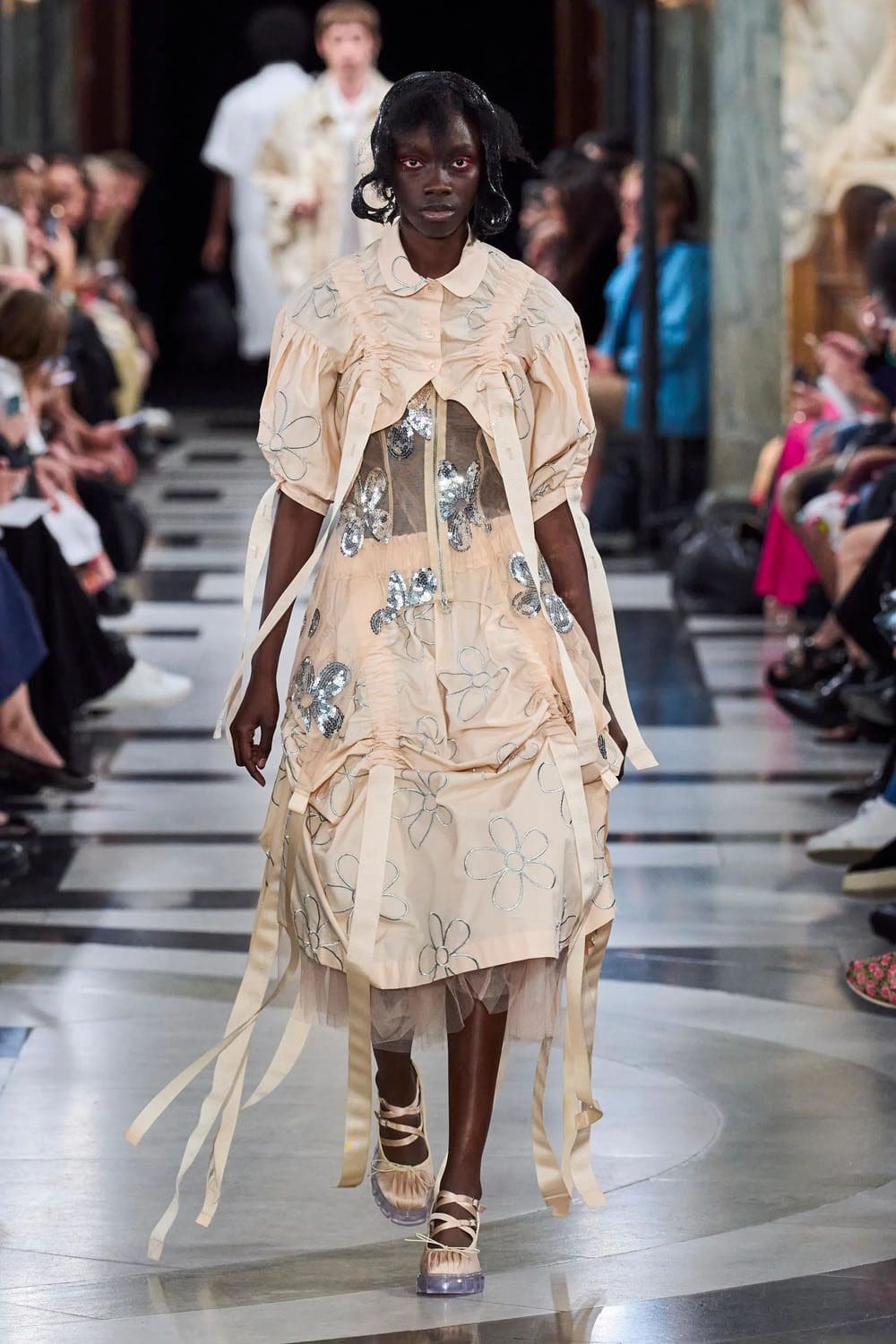 シモーネ・ロシャ 春夏 2023 ロンドン Runway 雑誌