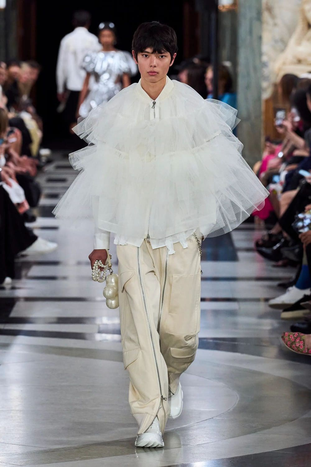 シモーネ・ロシャ 春夏 2023 ロンドン Runway 雑誌