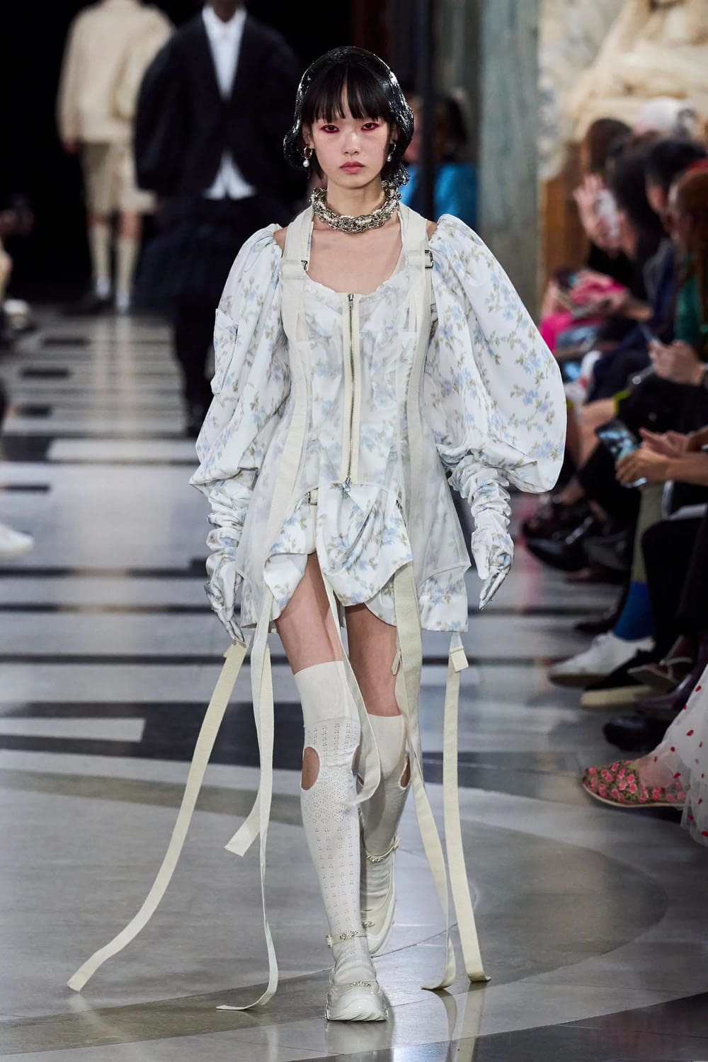シモーネ・ロシャ 春夏 2023 ロンドン Runway 雑誌