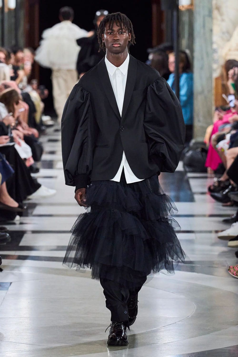 シモーネ・ロシャ 春夏 2023 ロンドン Runway 雑誌