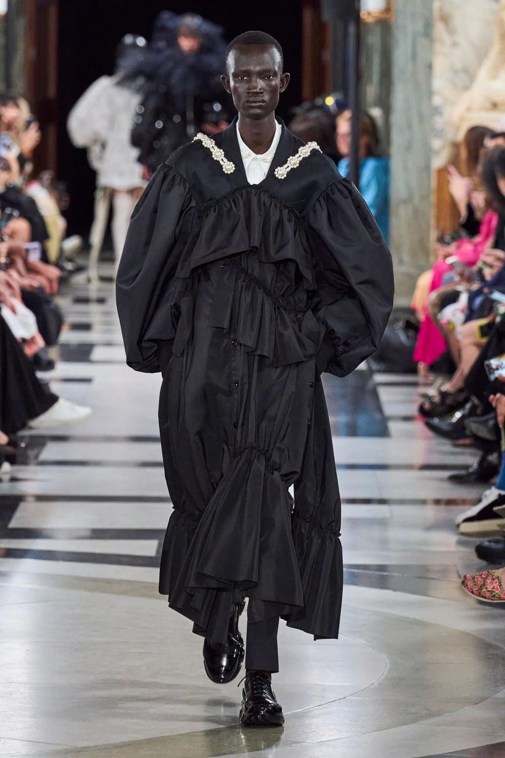 シモーネ・ロシャ 春夏 2023 ロンドン Runway 雑誌