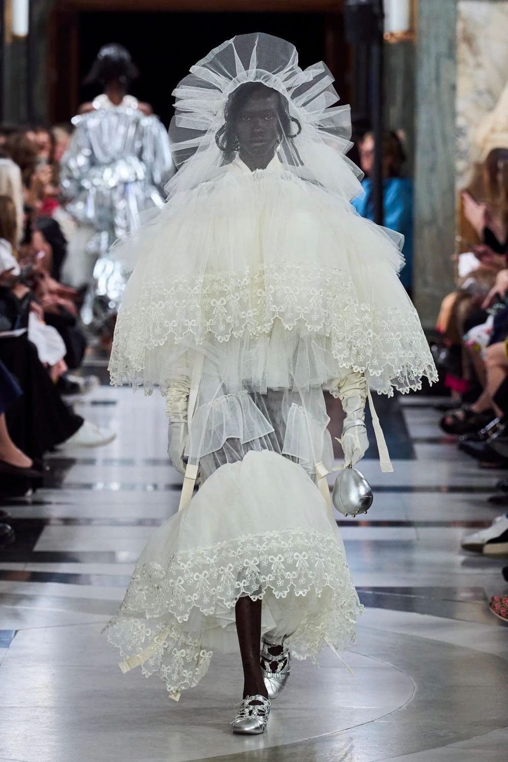 シモーネ・ロシャ 春夏 2023 ロンドン Runway 雑誌