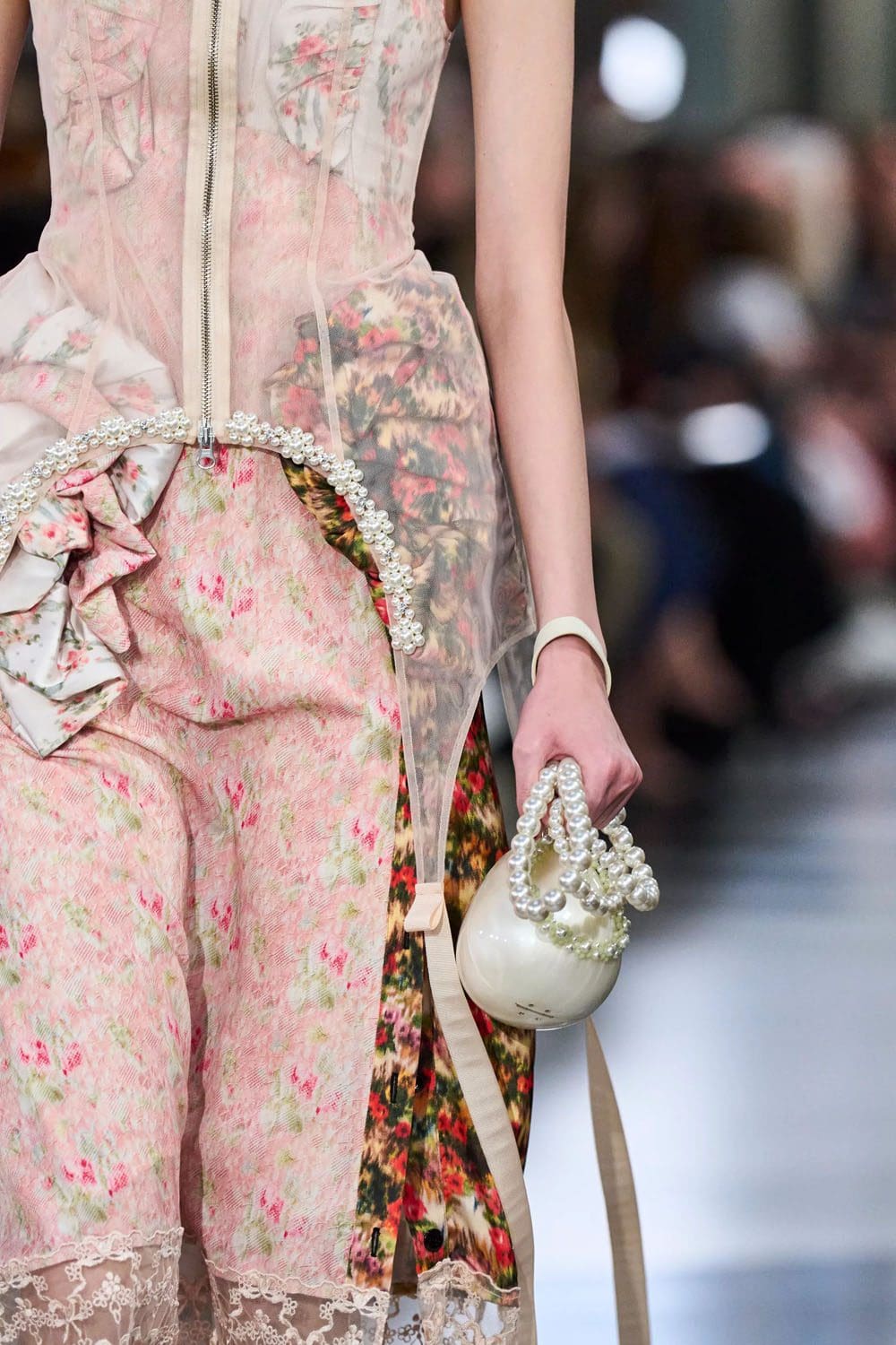 シモーネ・ロシャ 春夏 2023 ロンドン Runway 雑誌