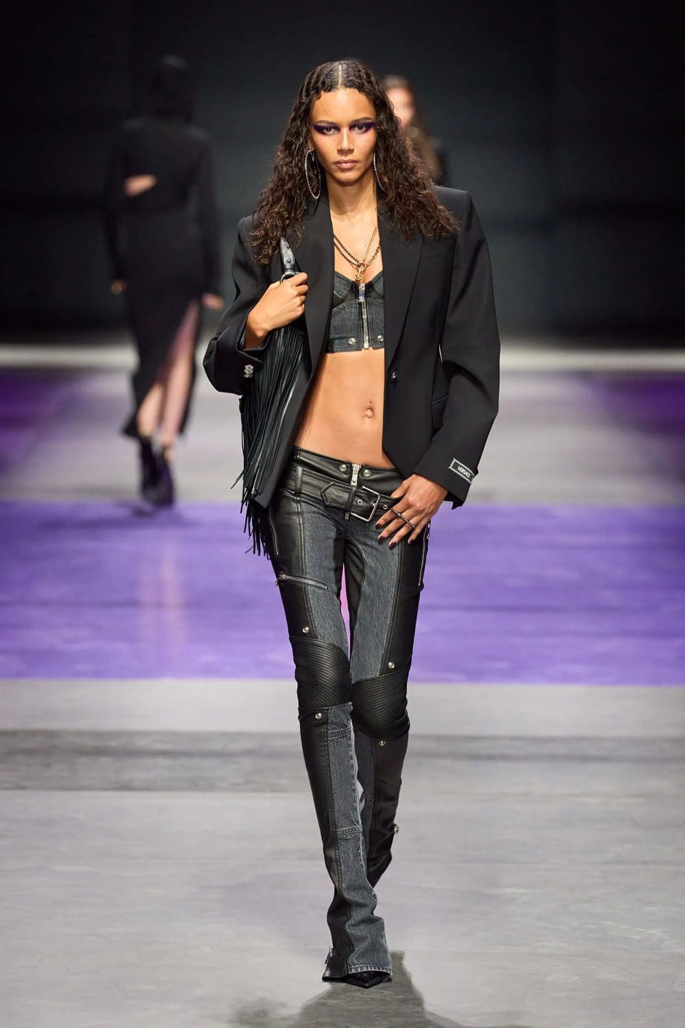 Версаче Весна Лето 2023 Runway Магазины