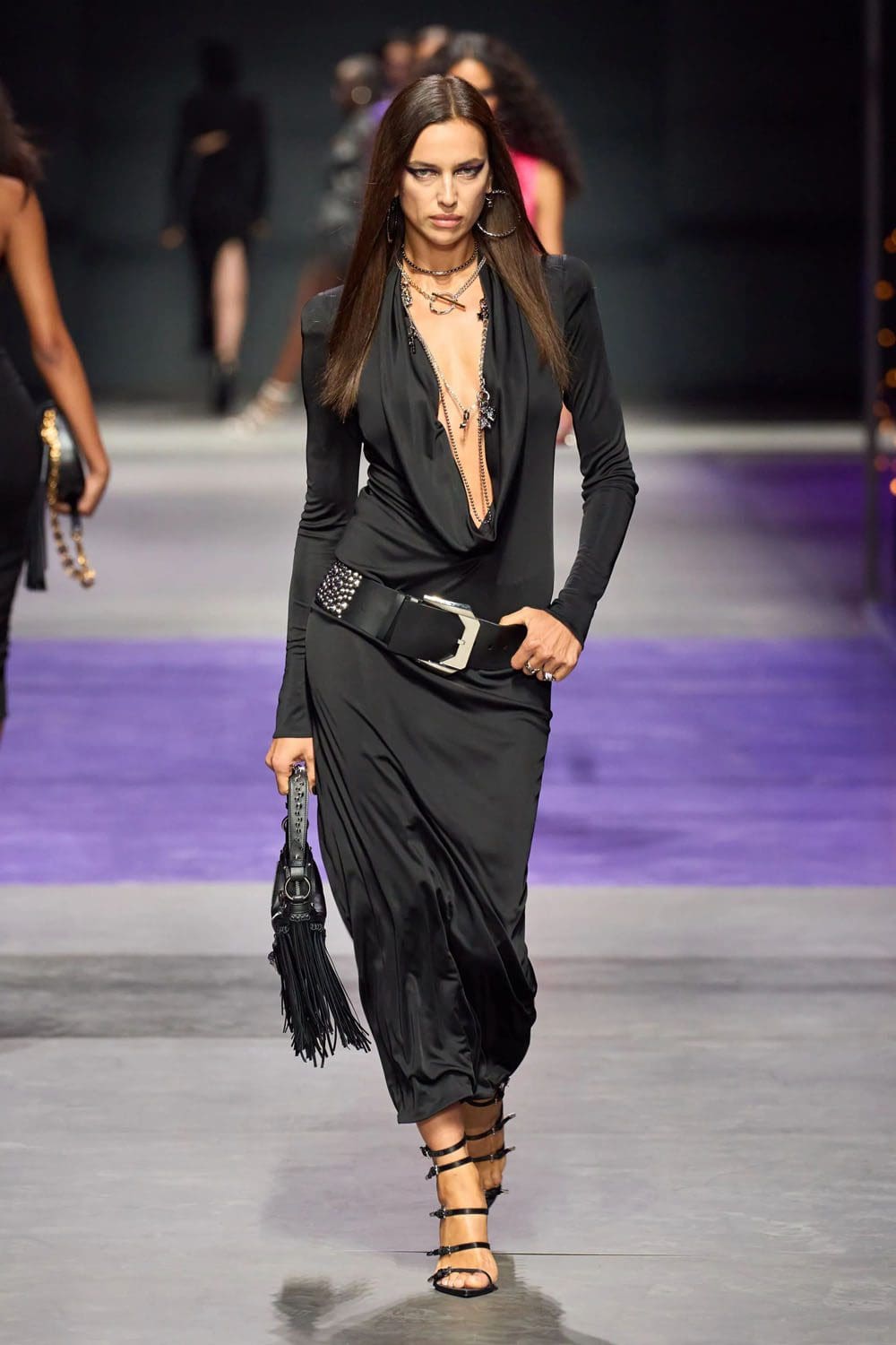 Версаче Весна Лето 2023 Runway Магазины