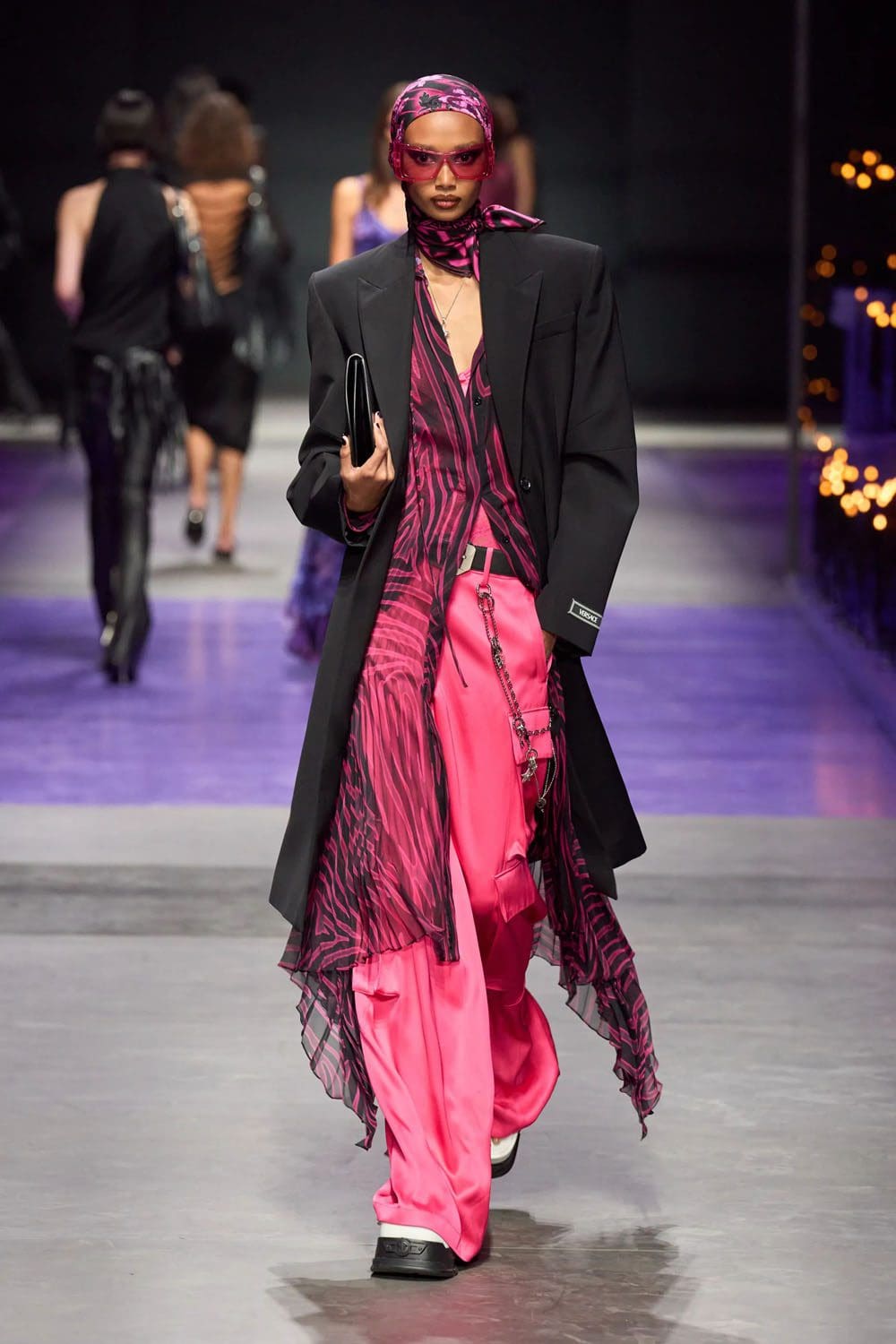 Версаче Весна Лето 2023 Runway Магазины
