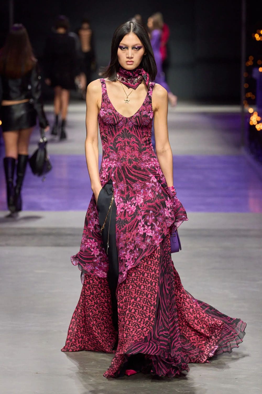 Версаче Весна Лето 2023 Runway Магазины