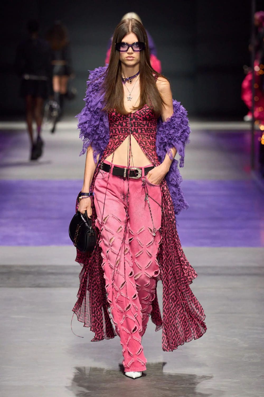 Версаче Весна Лето 2023 Runway Магазины