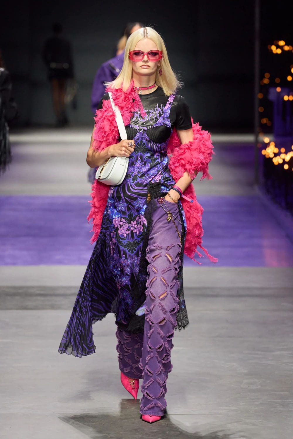 Версаче Весна Лето 2023 Runway Магазины