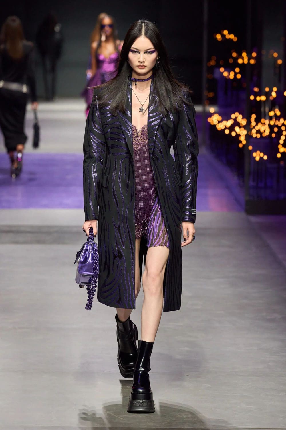Версаче Весна Лето 2023 Runway Магазины