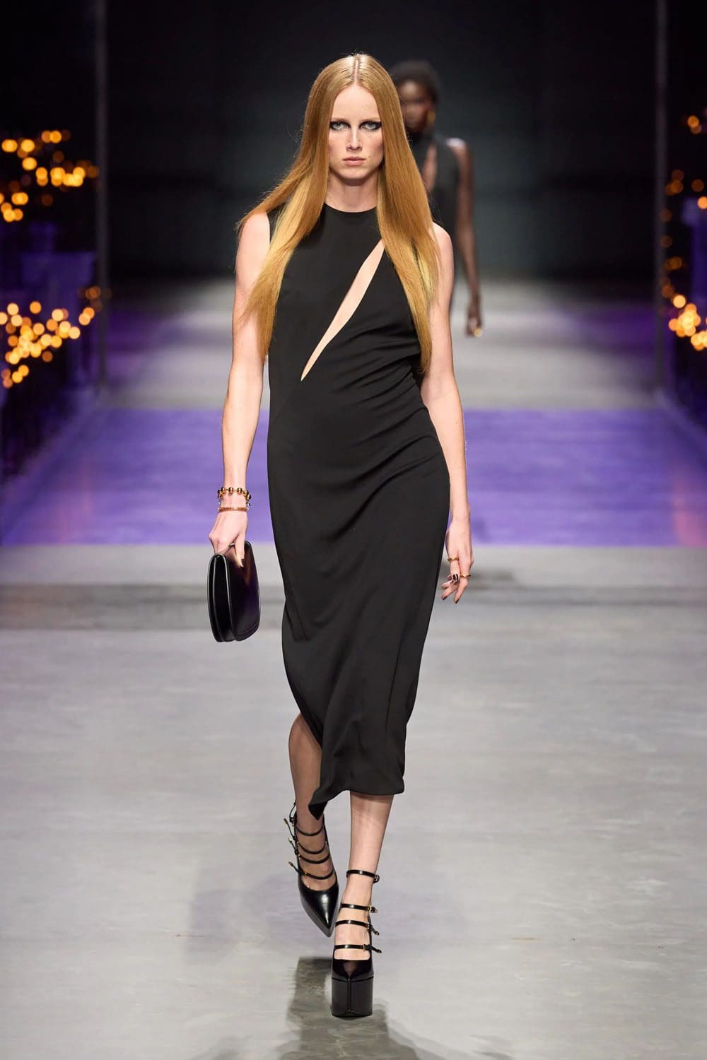 Версаче Весна Лето 2023 Runway Магазины