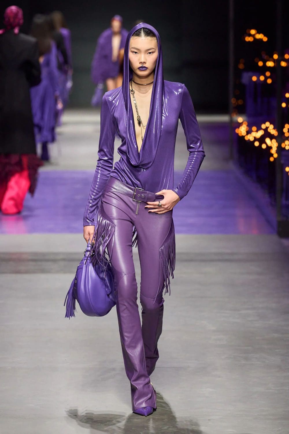 Версаче Весна Лето 2023 Runway Магазины