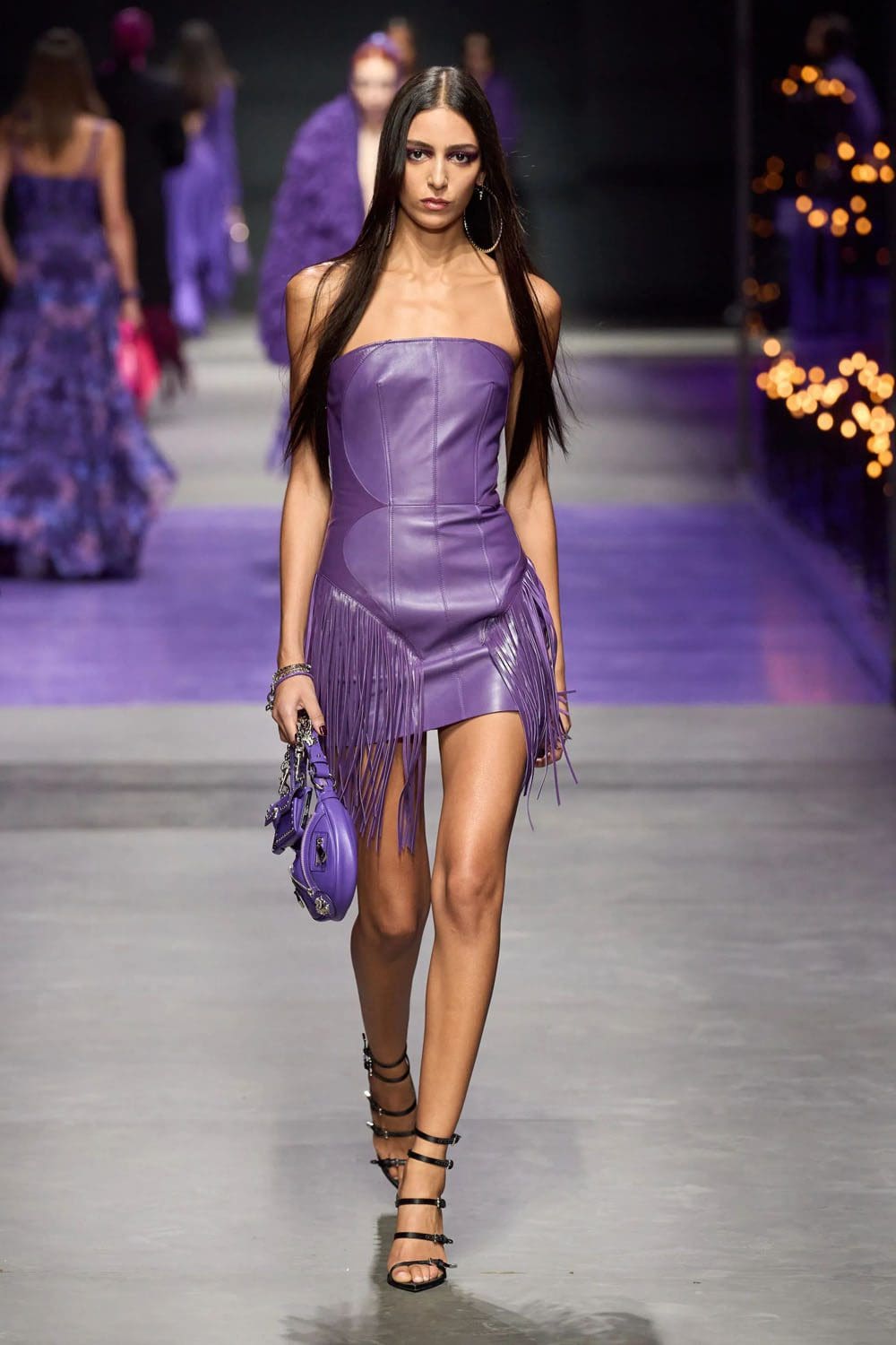 Версаче Весна Лето 2023 Runway Магазины