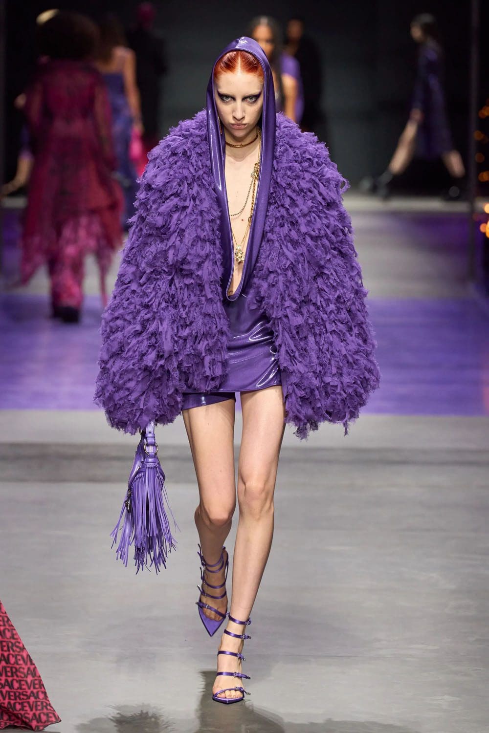 Версаче Весна Лето 2023 Runway Магазины