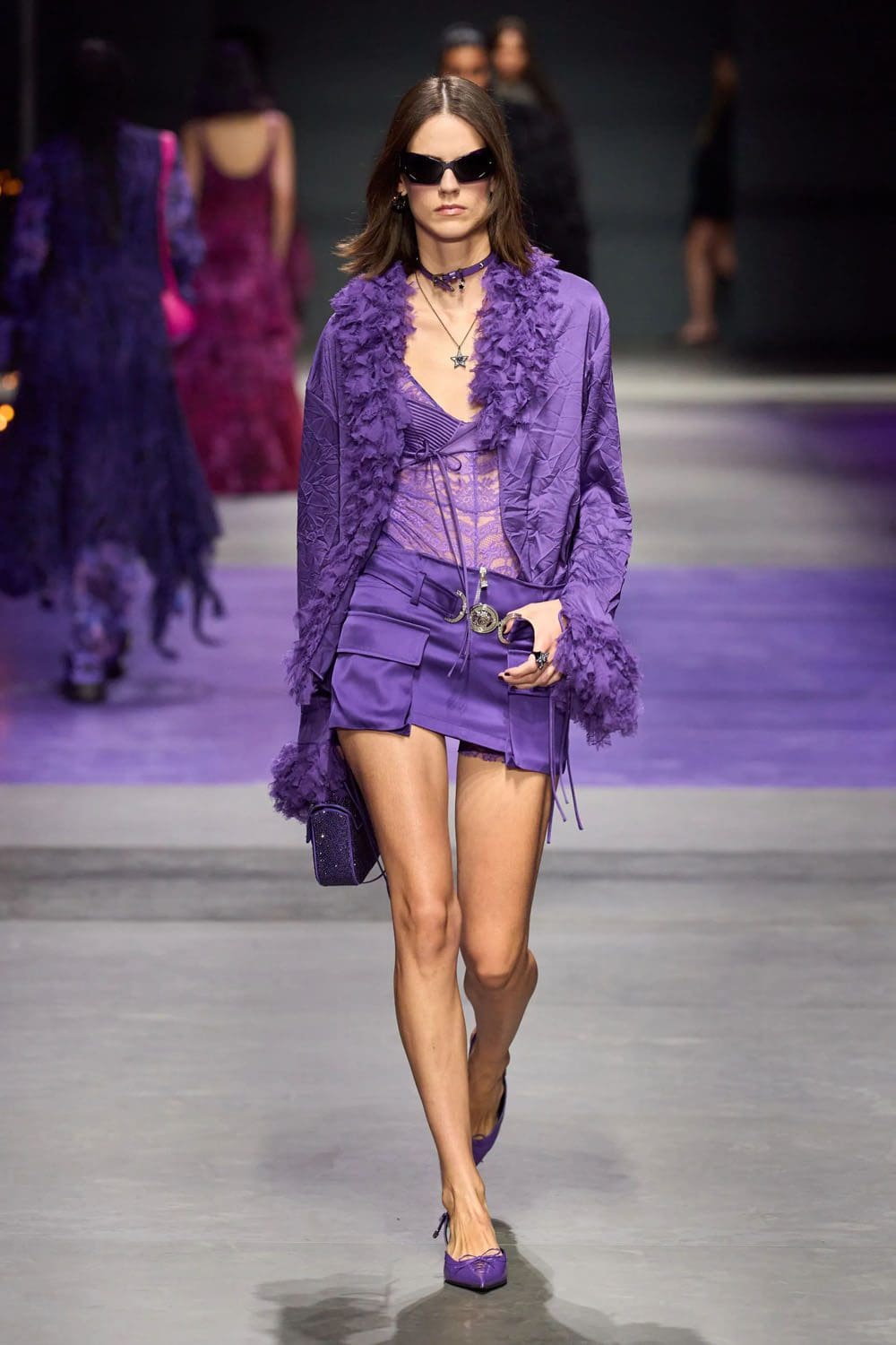 Версаче Весна Лето 2023 Runway Магазины