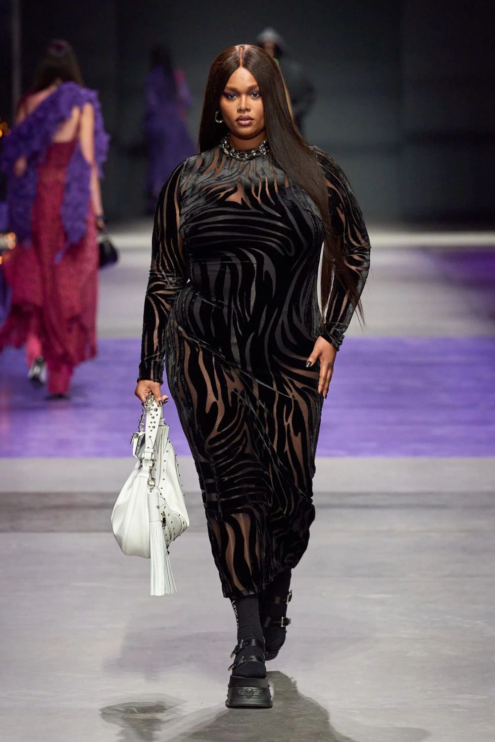 Версаче Весна Лето 2023 Runway Магазины