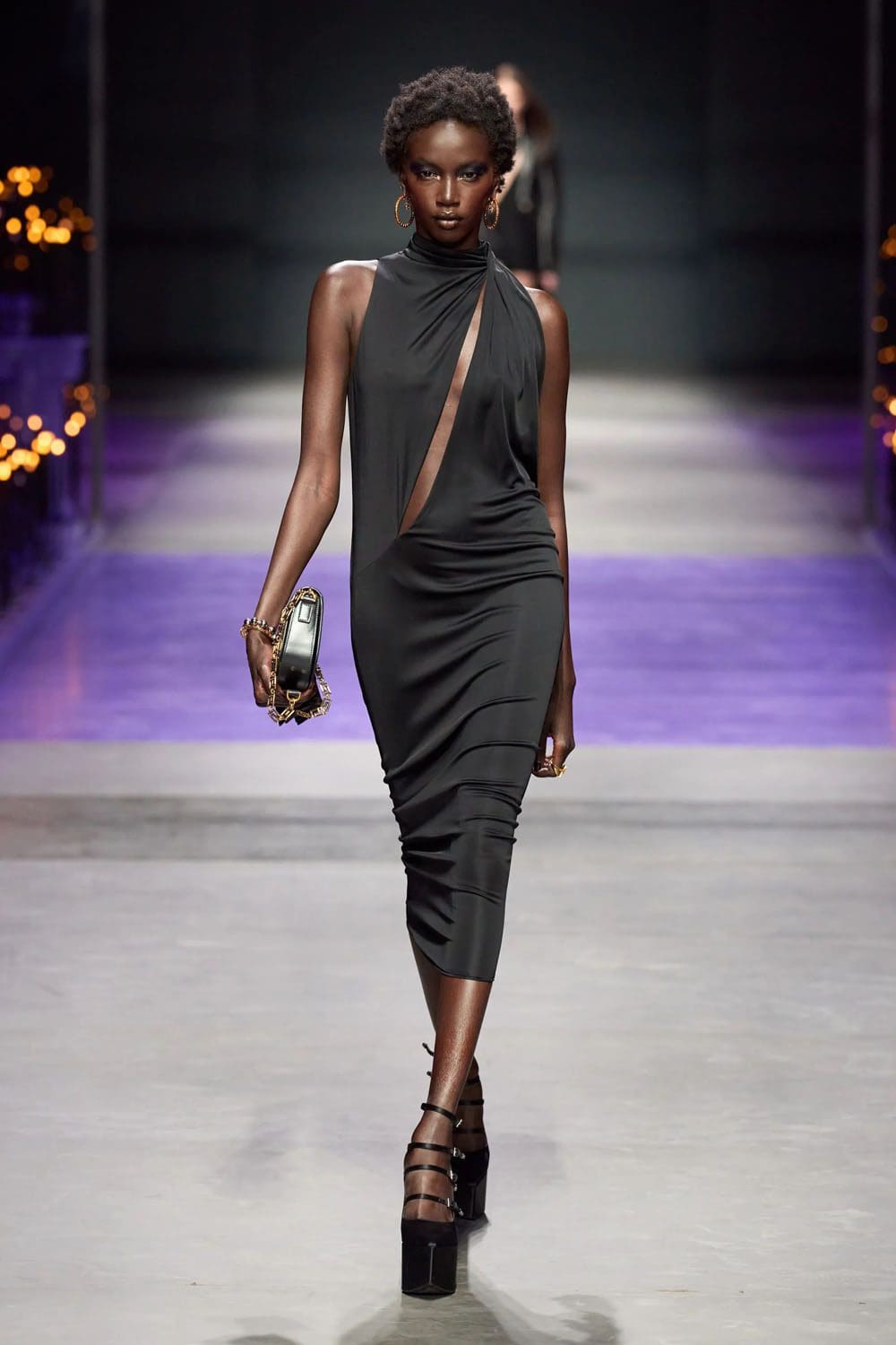 Версаче Весна Лето 2023 Runway Магазины