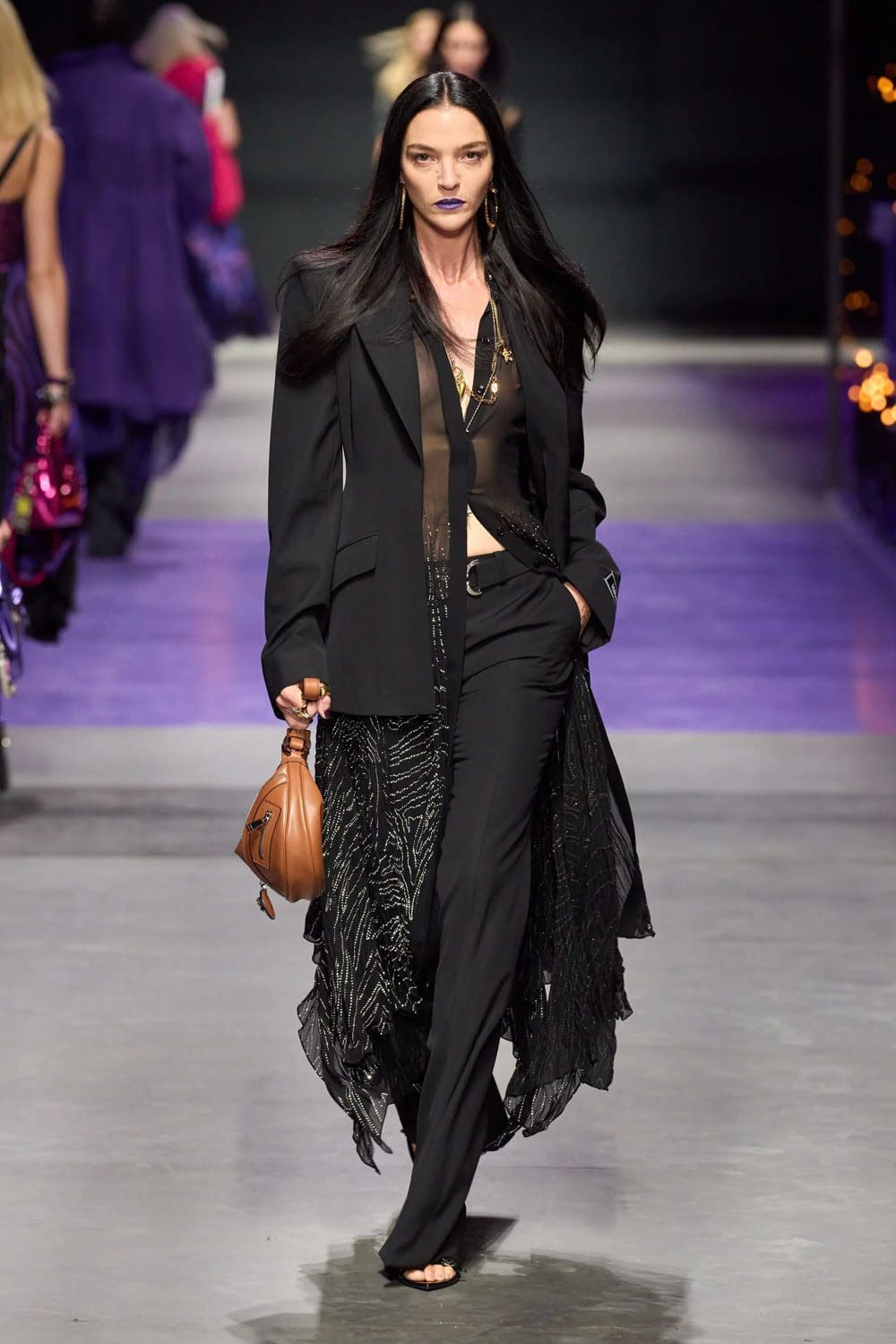 Версаче Весна Лето 2023 Runway Магазины