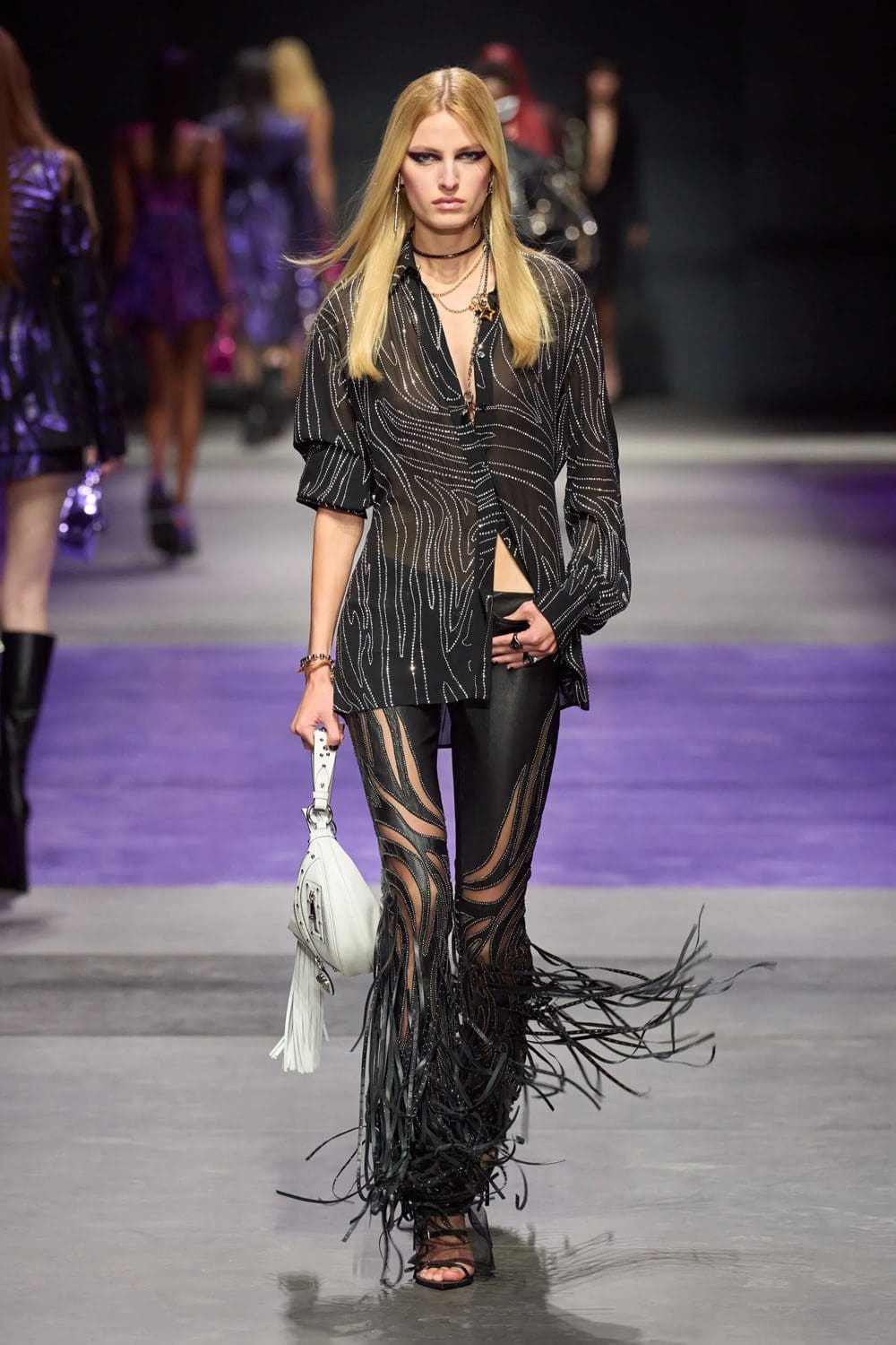 Версаче Весна Лето 2023 Runway Магазины