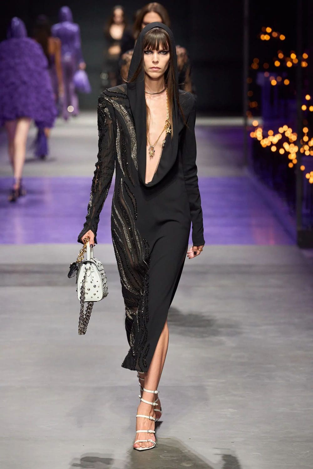 Версаче Весна Лето 2023 Runway Магазины
