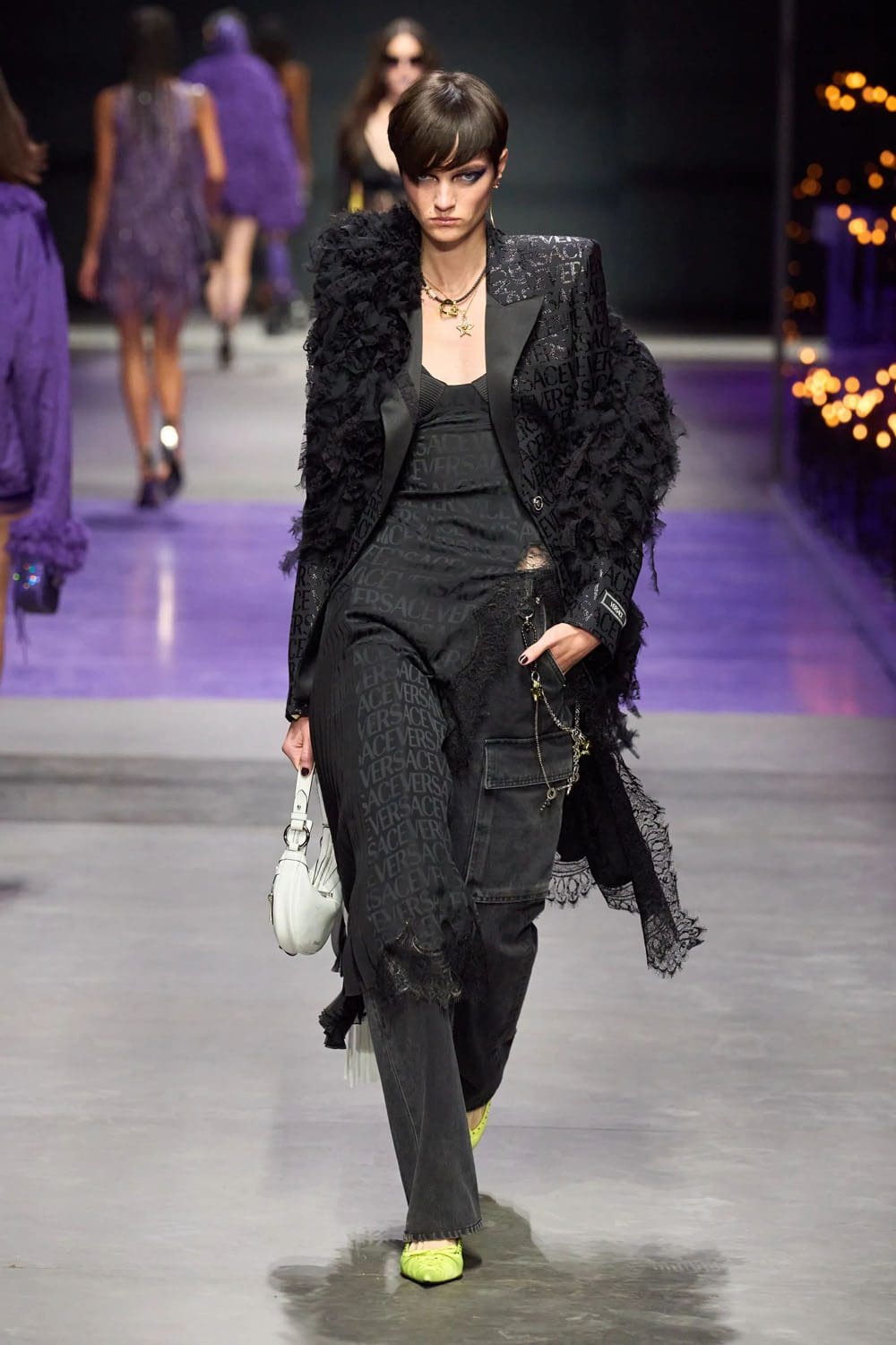 Версаче Весна Лето 2023 Runway Магазины