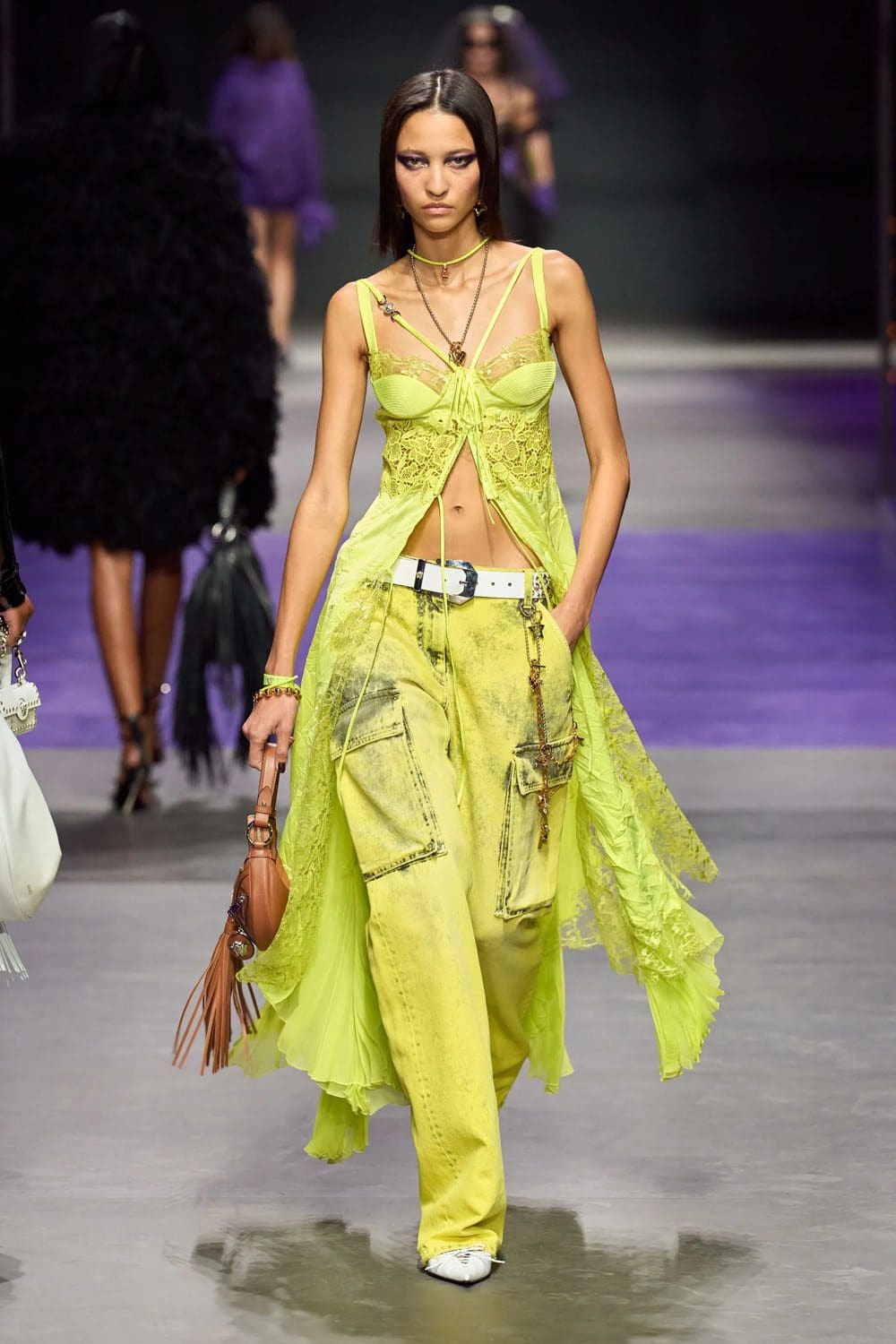 Версаче Весна Лето 2023 Runway Магазины