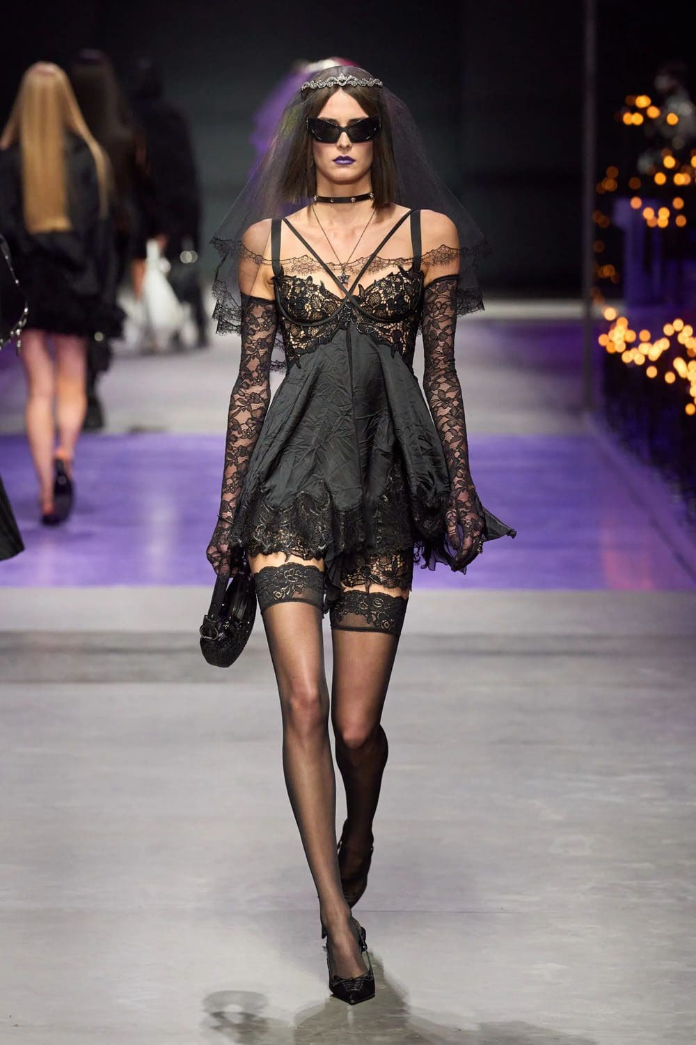 Версаче Весна Лето 2023 Runway Магазины