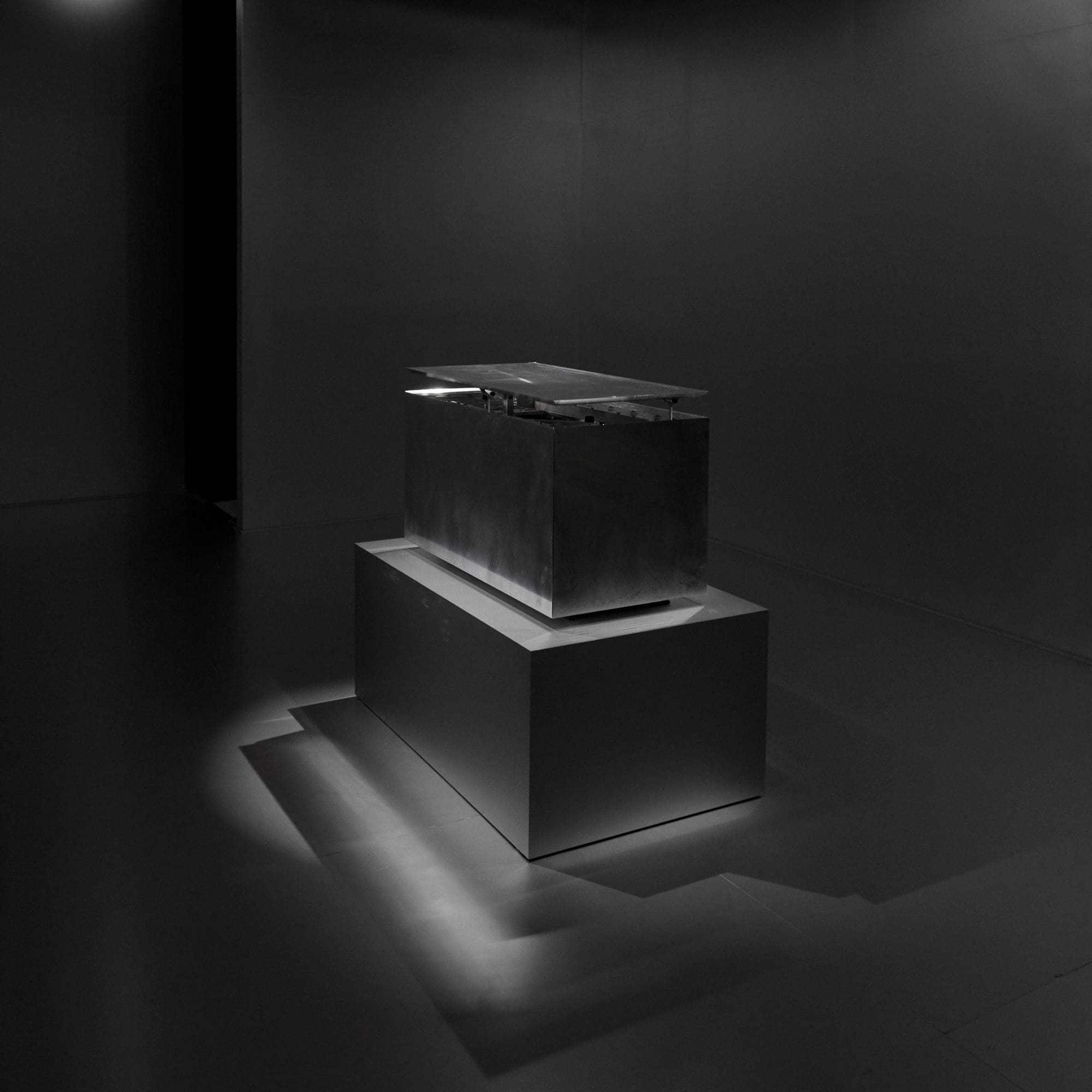 4 Louis Vuitton in New York exhibition Barneys Willo