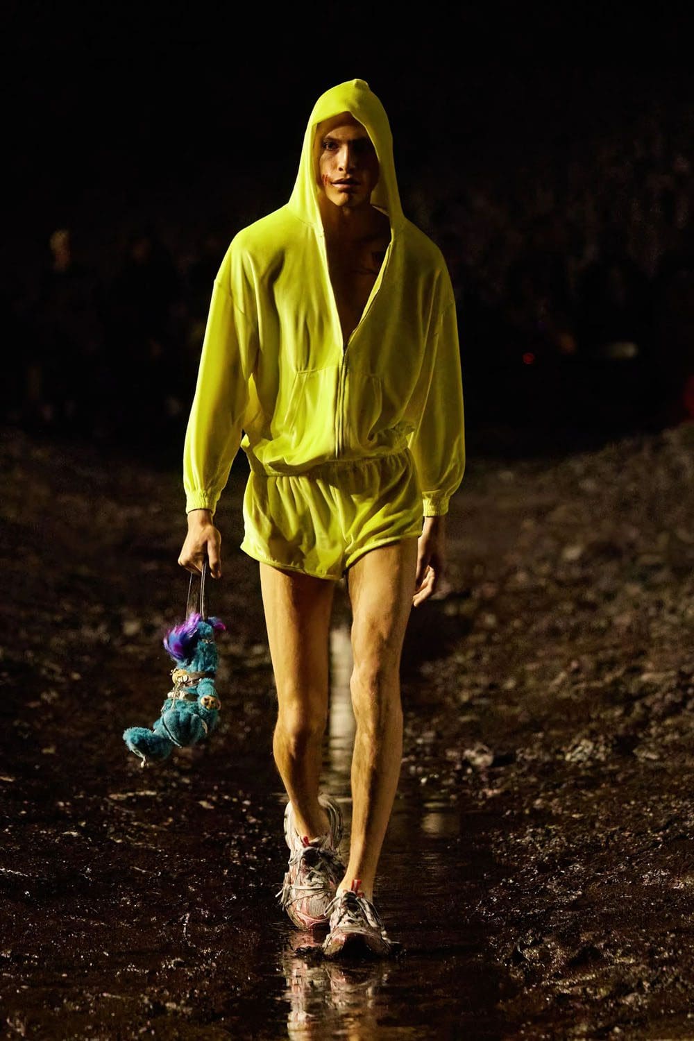 Balenciaga 春夏 2023 核泥秀 Runway 13杂志