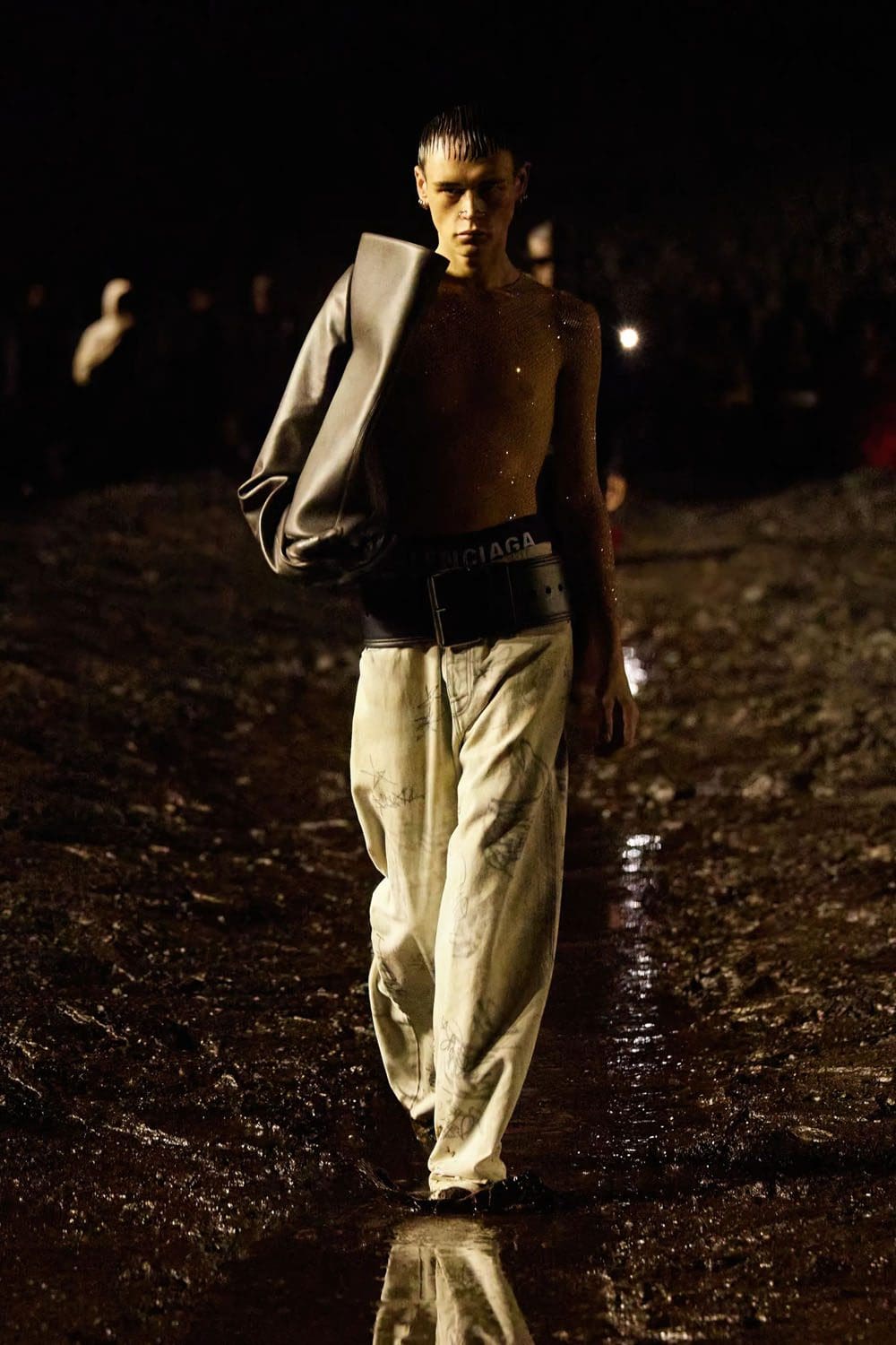 Balenciaga 春夏 2023 核泥秀 Runway 33杂志
