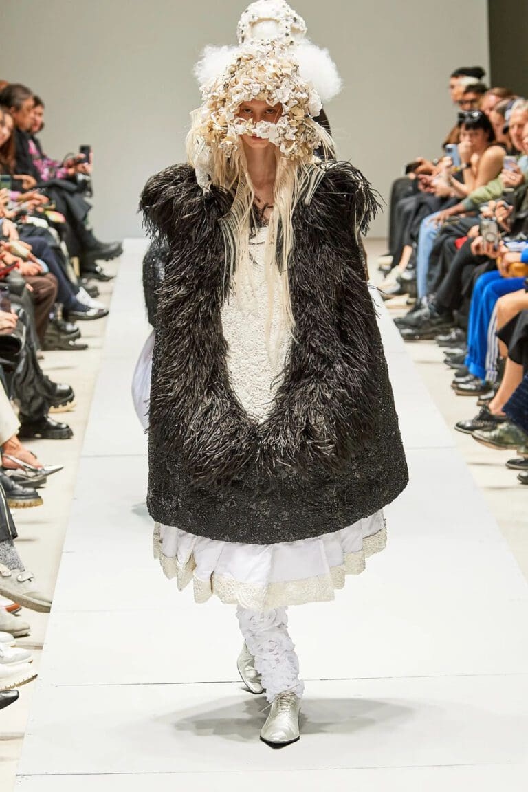 Comme des Garcons Spring Summer 2023 - RUNWAY MAGAZINE ® Official