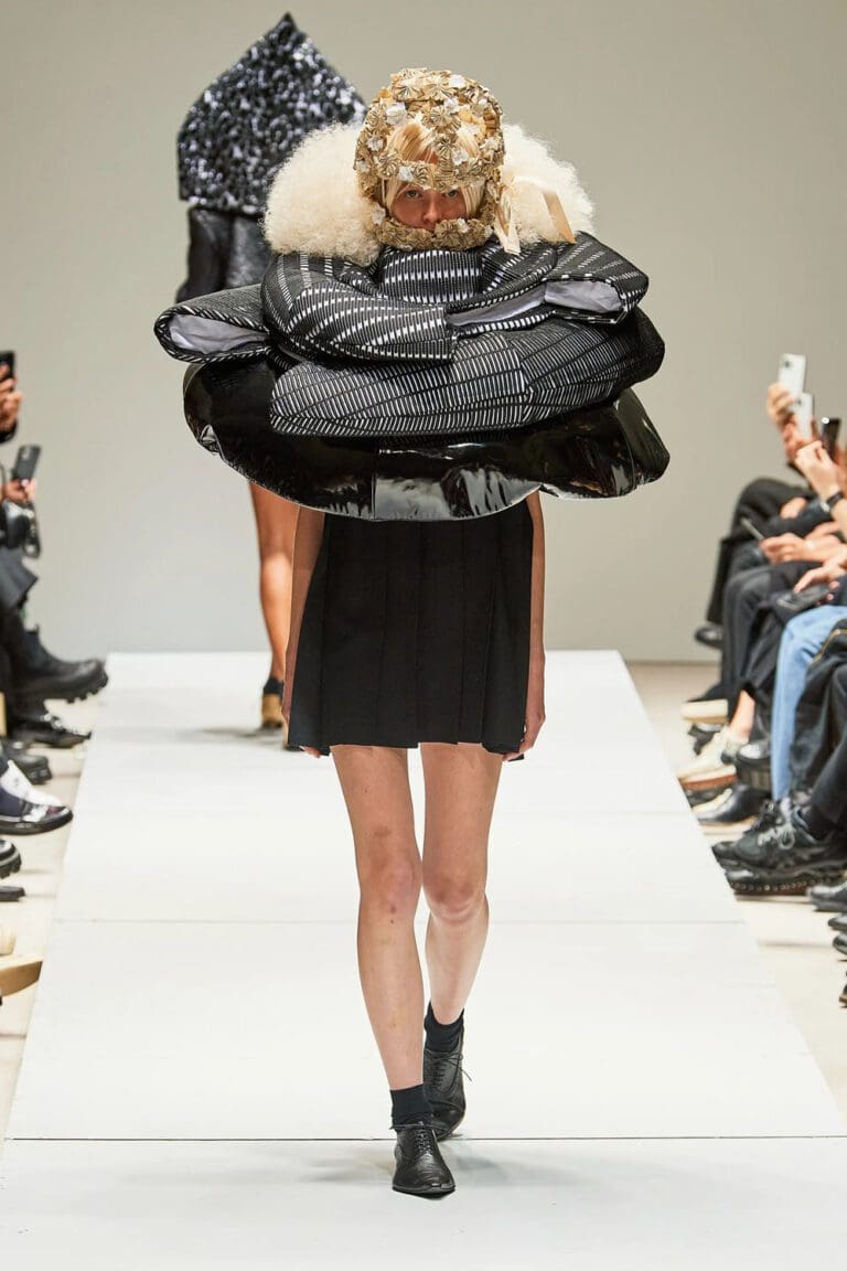 Comme des Garcons Spring Summer 2023 - RUNWAY MAGAZINE ® Official